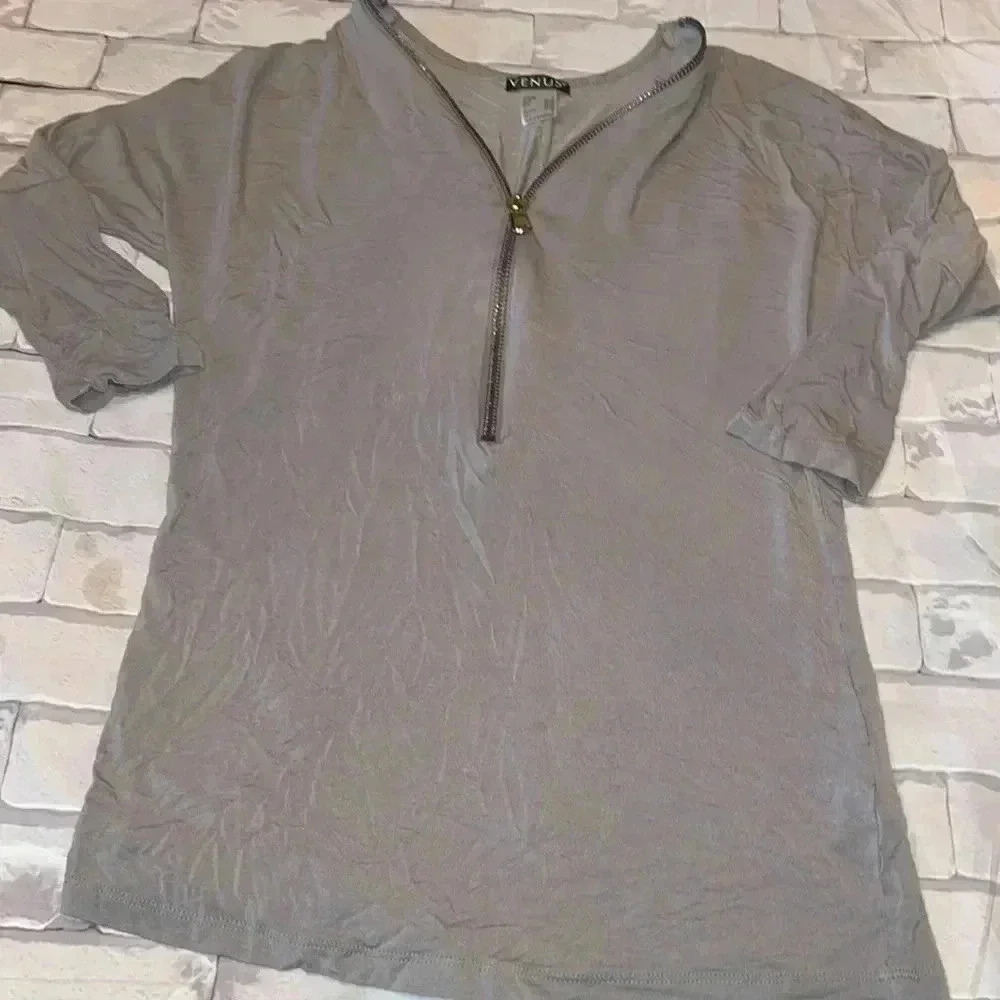 VENUS size small top